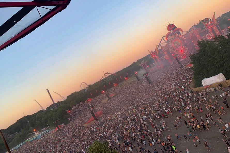 Defqon.1 treft maatregelen vanwege hitte Defqon.1 treft maatregelen vanwege hitte