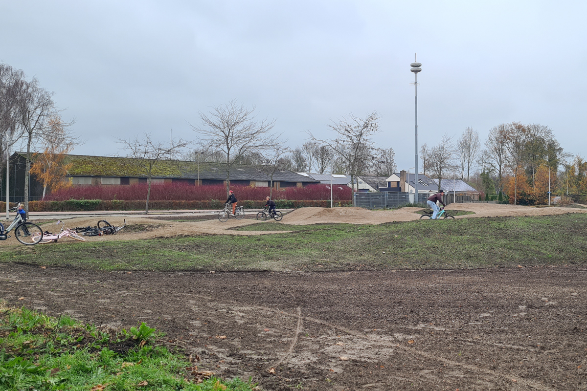 Tijdelijke pumptrackbaan in Biddinghuizen geopend