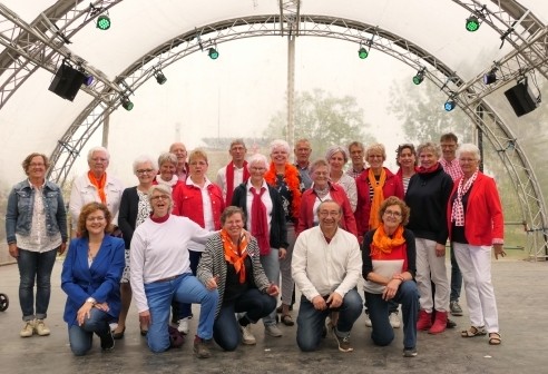 Belcanto en Join Up op podium tijdens Back in Time Café