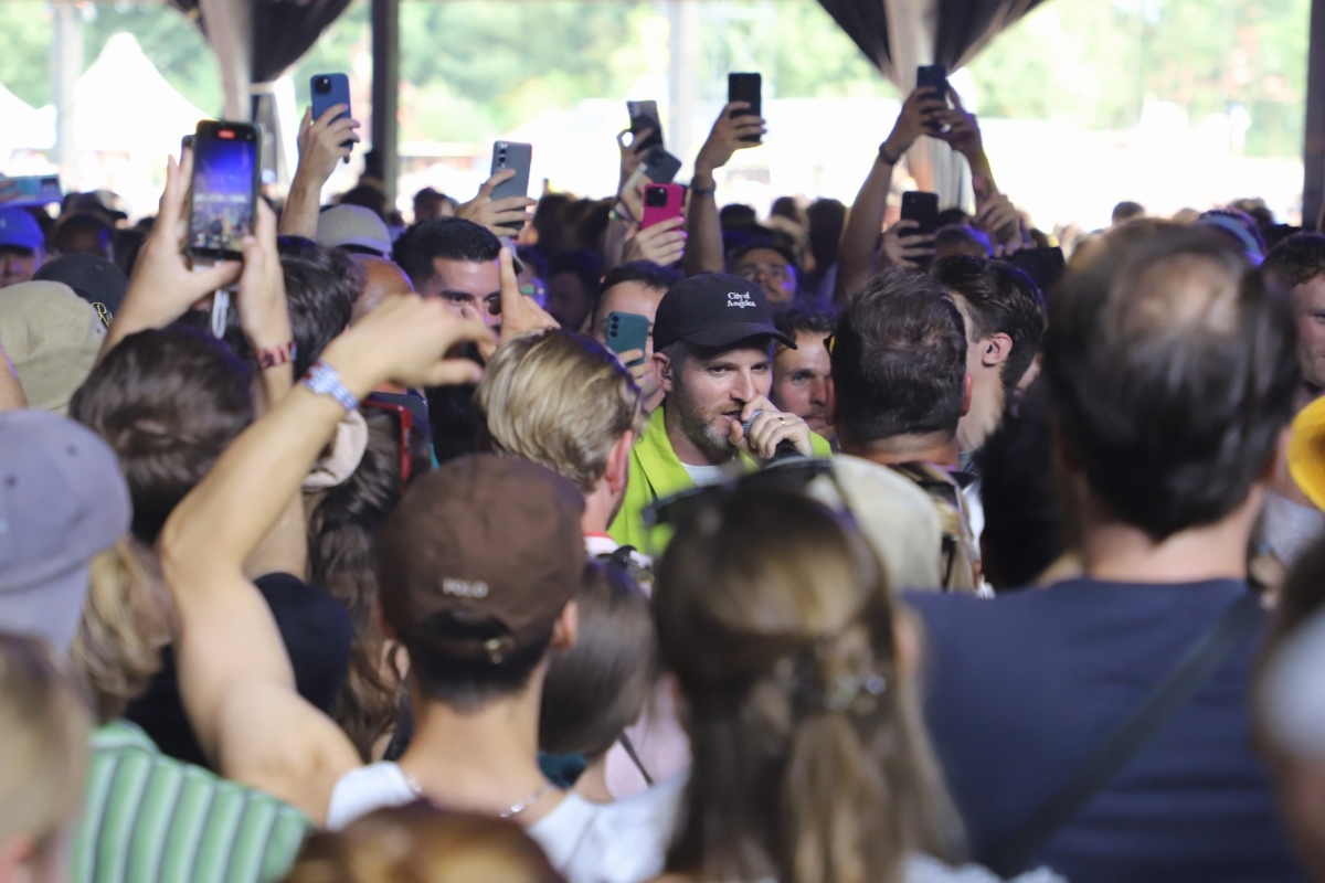 Lowlands Dag Drie: Van rust naar muzikale uitschieters