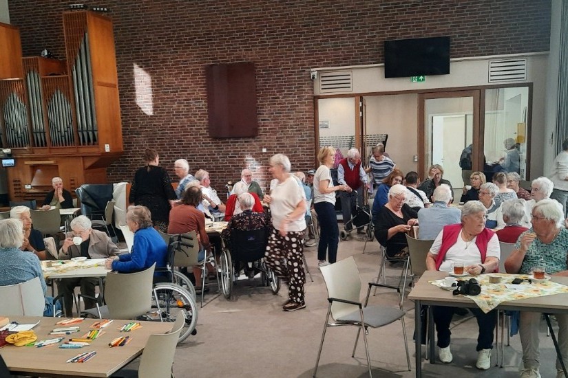 Lokale ondernemers steunen bingomiddag van de Zonnebloem Lokale ondernemers steunen bingomiddag van de Zonnebloem